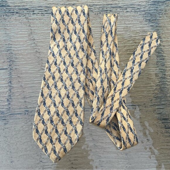 💕2/$30💕Christian Dior Monsieur 100% Silk Tie - Picture 1 of 8